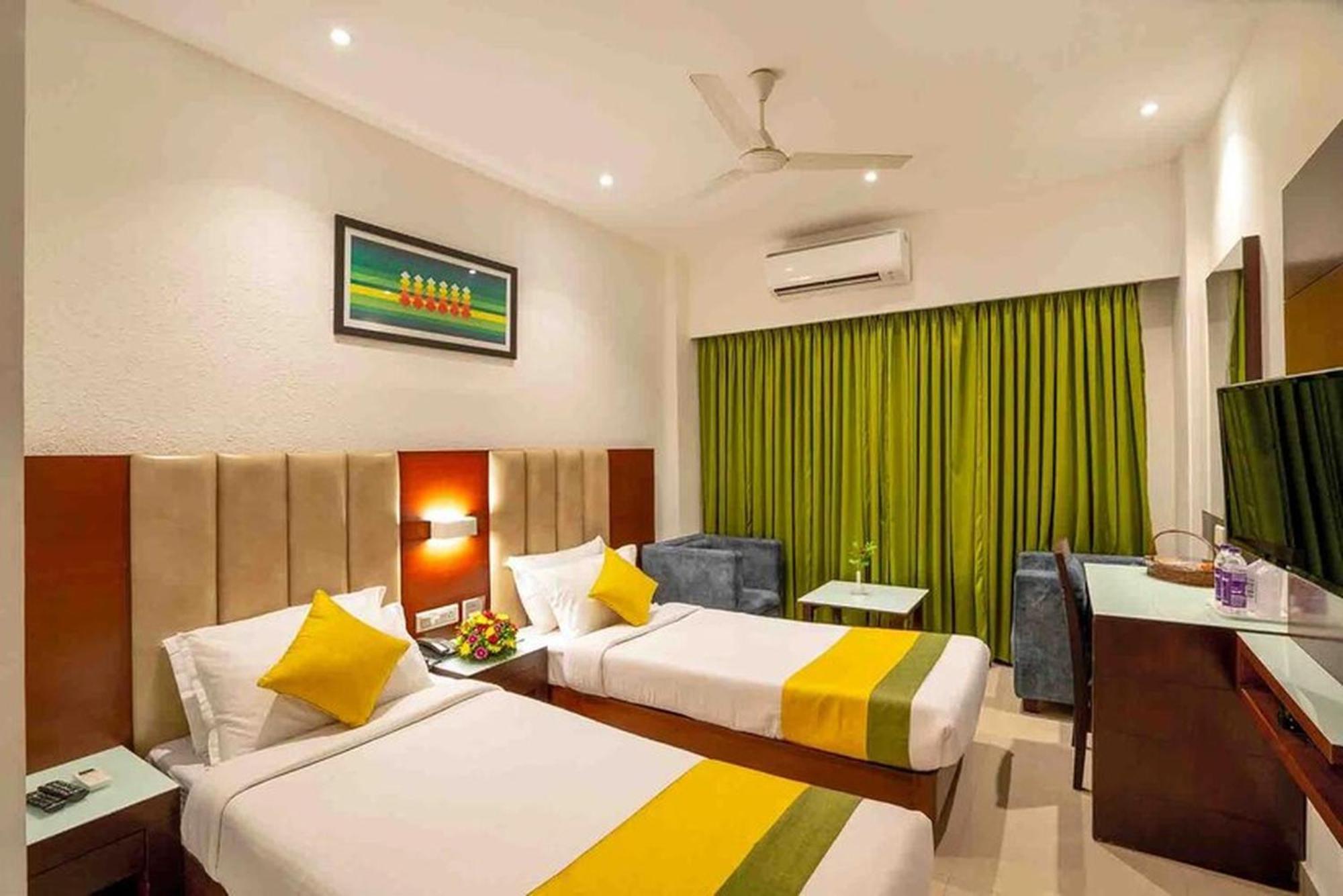 Hotel Hills Park Pathanāmthitta Exteriör bild