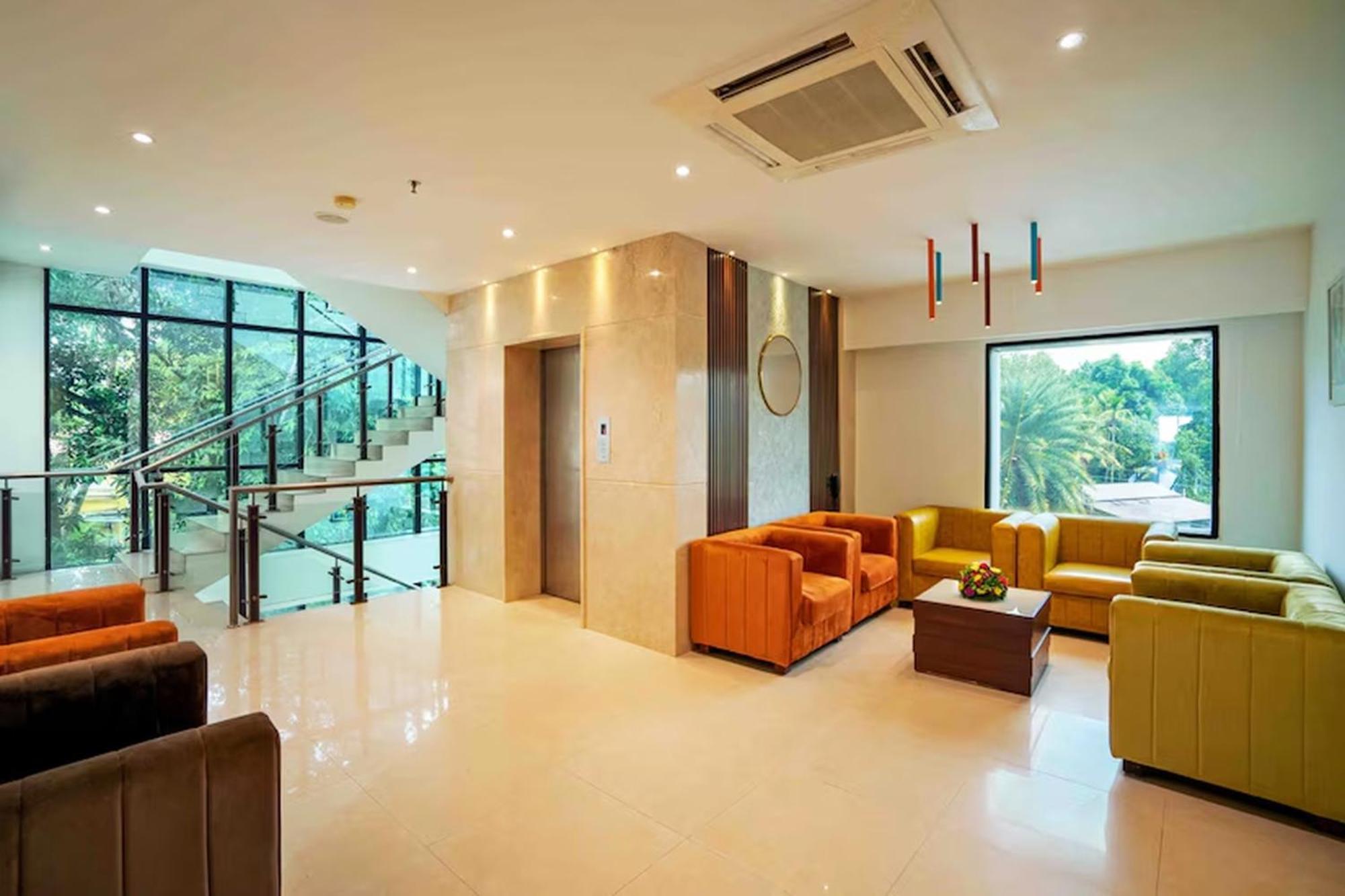 Hotel Hills Park Pathanāmthitta Exteriör bild