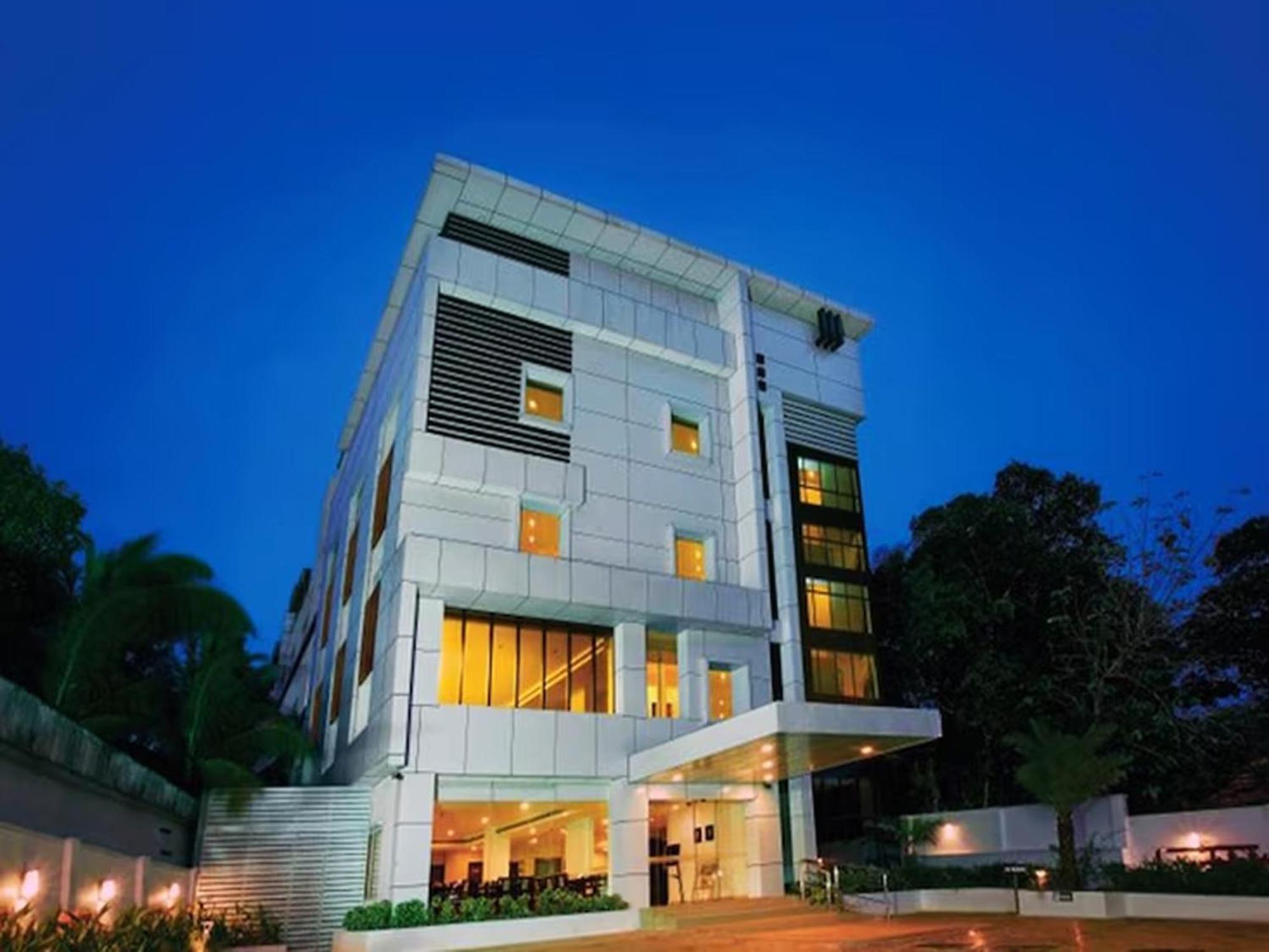 Hotel Hills Park Pathanāmthitta Exteriör bild