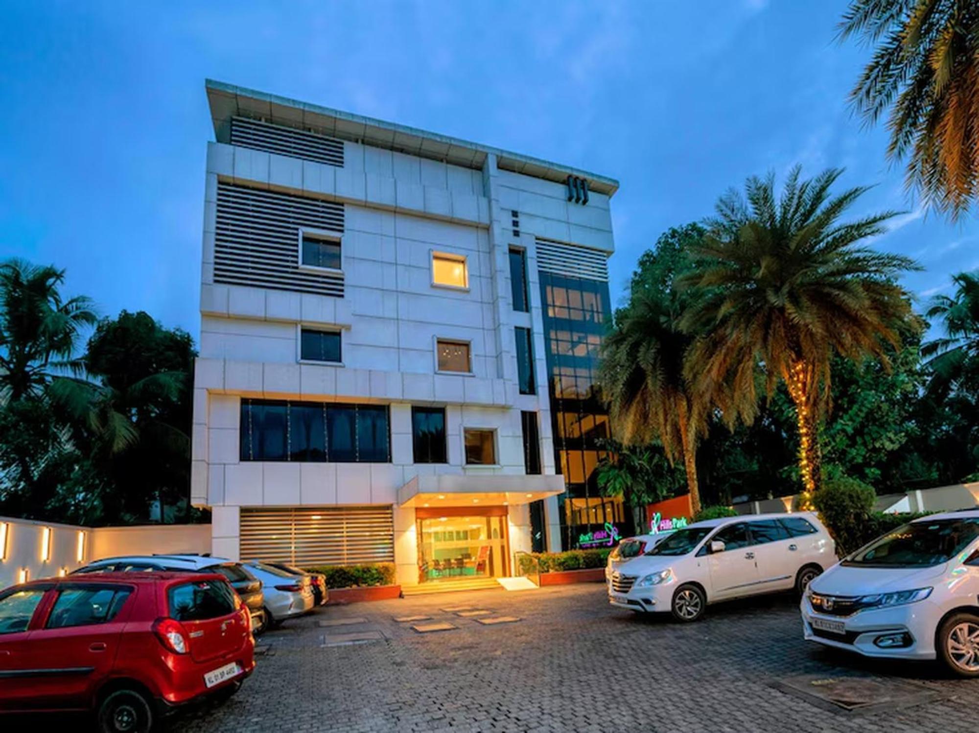 Hotel Hills Park Pathanāmthitta Exteriör bild